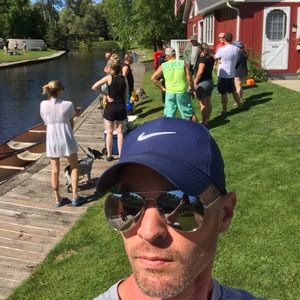 Meet your Posher, Adam